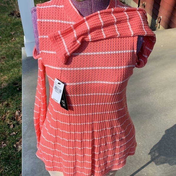 AGB NWT cold shoulder long sleeve waffle mock neck spring coral & white stripe - Picture 9 of 9
